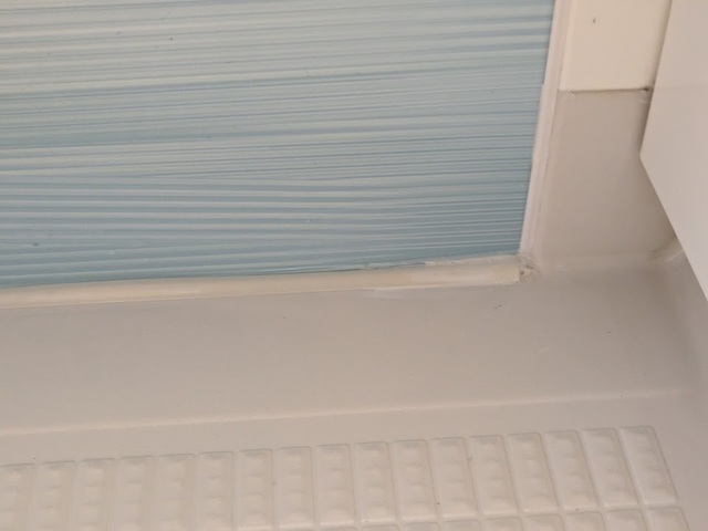 【Re:set リセット  超高濃度カビ取りジェル】ジェルを水で洗い流せば、ブラシでこすったりする必要もありません