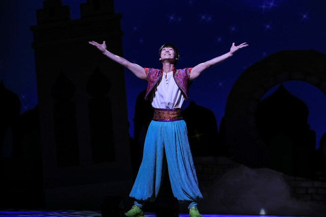 公演の模様【世界迷作劇場 2023〜24】撮影:吉田実希