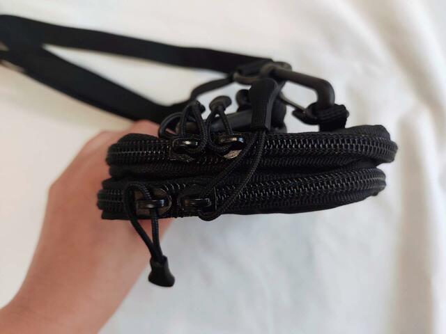 ポーチは2層式になっています