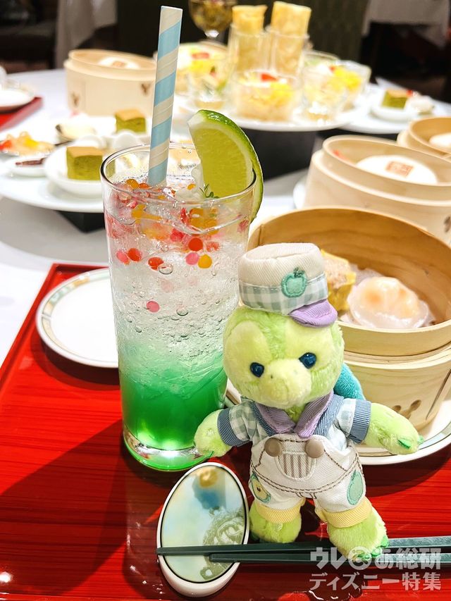 “ダッフィー＆フレンズのテイスティ・サマー・サプライズ”スペシャルドリンク