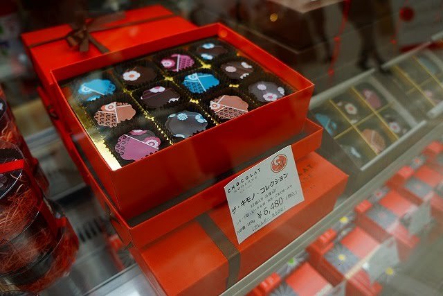 サロン・デュ・ショコラ2015：ザ・キモノ・コレクション 12個入り 6,480円
