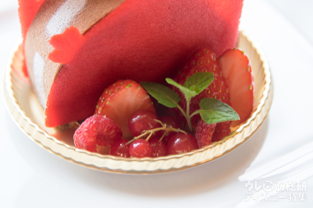 フルーツも添えられている