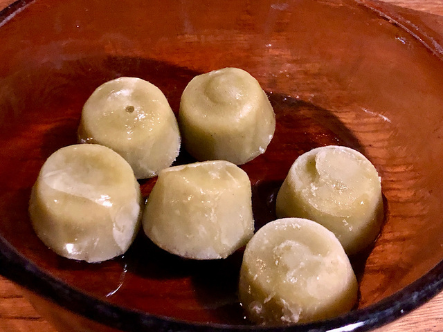 【シャトレーゼ　スムージーアイスボール　山梨県産シャインマスカットmix】美味しいだけじゃなく、ビタミンCや食物繊維を摂れるので罪悪感なく食べられちゃいますね