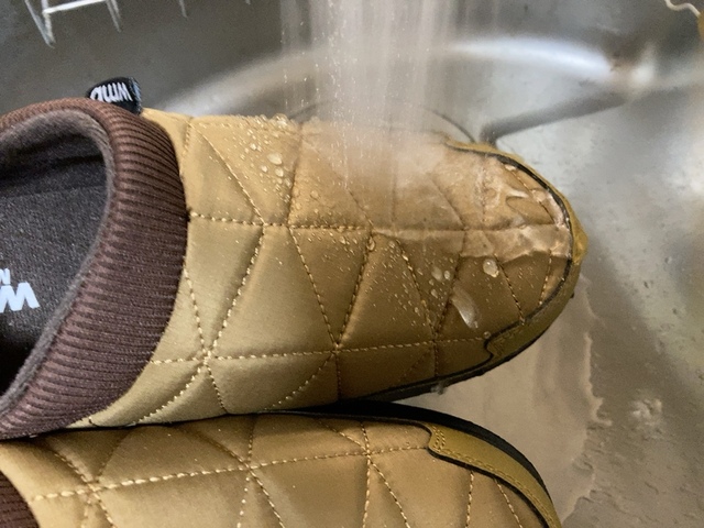 【ワークマン トレッドモックエコ】水や汚れを弾く撥水加工も！急な雨の日や汚れやすいシーンでも安心して使えます◎