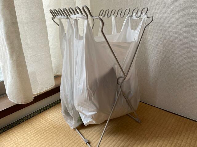 【ニトリ デコホーム 分別ゴミ袋スタンド】袋を2～3枚掛けて分別するのが便利