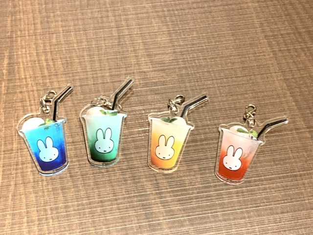 アクリルチャーム　フロート4色各1個（770円）