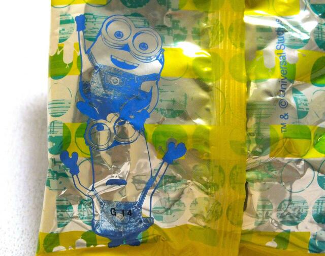 【カルディ ハロウィン コンフェクショナリー ジッパーバッグ ミニオン】パッケージの裏にもミニオンが！