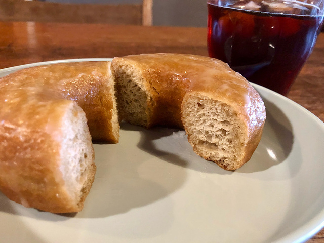 【スターバックス シュガードーナツ】生地は程よい密度でしっとり食感