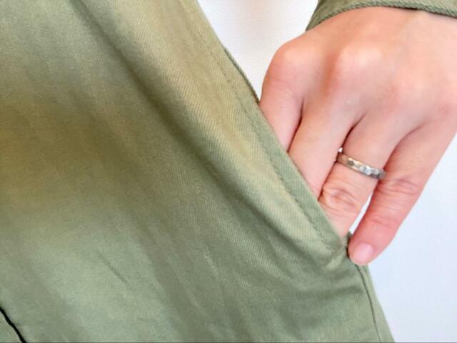 【AMERICAN HOLIC Wポケットシャツワンピース】両サイドに大きめのポケットが付いているのも、さりげなく嬉しいポイント！