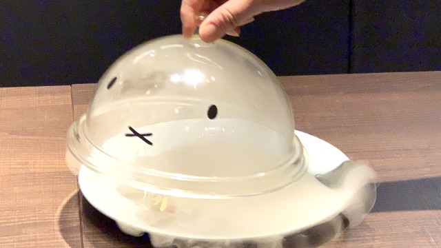 蓋を開けるとスモークがボワ〜ン！