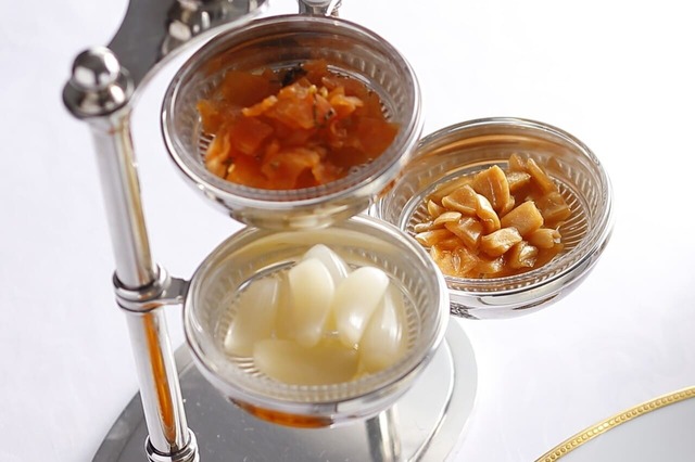 【資生堂パーラー】クロミの好物のらっきょうをはじめとした付け合わせ