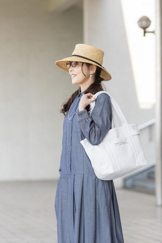 肩掛けしやすい長めの持ち手になってます（持ち手の⻑さ54cm）