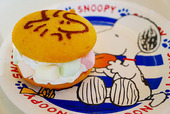 USJスイーツ／スヌーピー・バックロットカフェ　マシュマロ・ウーピーパイ 500円