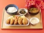 「牡蠣フライ＆カニクリームコロッケ膳」＜価格：1,290円（税込1,419円）＞【ココス「2024秋冬グランドメニュー」スタート！“カニクリームコロッケ付き包み焼きハンバーグ”や“ココロおどるデザート”も登場！】