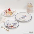 【PEANUTS×Afternoon Tea】プレートS 各￥1,650、プレートM ￥2,420、ティースプーン 各￥990、ケーキフォーク 各￥990、マグカップ ￥1,650／マットゴールドのレトロな雰囲気のカトラリーも素敵
