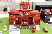 【おもちゃ屋が選んだクリスマスおもちゃ2022　のりもの・どうぶつ玩具部門第1位「トミカ 変形出動！ビッグファイヤー＆コマンドステーション」】細かなところまでこだわりの感じられる造形です