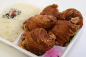 【唐揚げ】ほぼ野球ボール大!? 異次元級にデカい『日本亭』の唐揚げ弁当を食べてみた