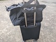 【MILESTO UTILITY　パッカブルビッグトートバッグ】キャリーケースにセットしてみました。旅行時のサブバッグにぴったりです♪