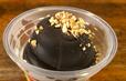 【ファミリーマート　ショコラパフェアイス】トップのチョコソースにはクラッシュアーモンドがたっぷりトッピングされています