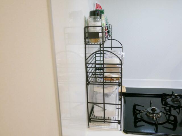 【ベルメゾン　コンロサイドラック 『ムーミン』】＜AFTER・使用後＞横から見てもスッキリ。圧迫感のないデザインも良いですね♪