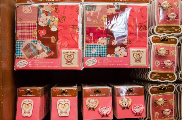 東京ディズニーシー「スウィート・ダッフィー」(2015年)スペシャルグッズ ©Disney