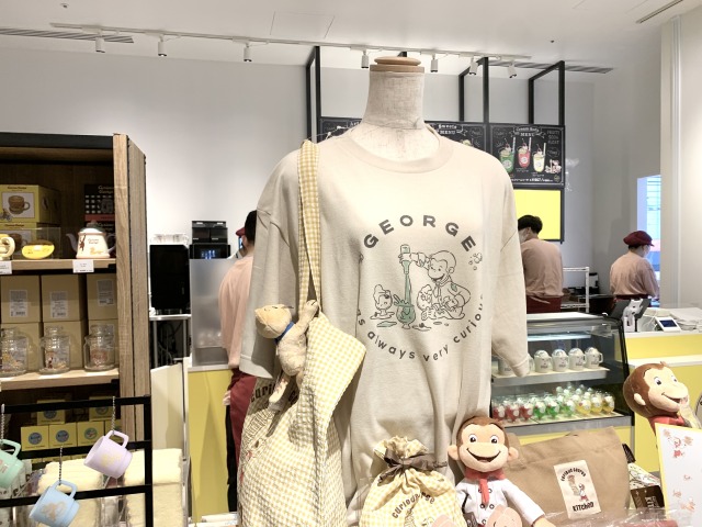 Tシャツなどのアパレル商品もあり