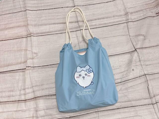 ロープ紐をきゅっと絞ることでフォルムチェンジも可能！