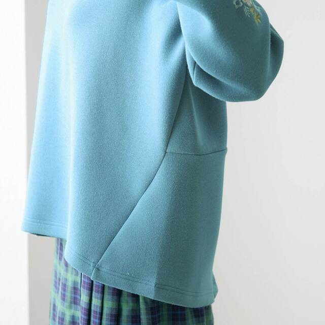 袖刺繍ダンボールニットプルオーバー（選べるキャラクター）｜￥4,490 （税込）