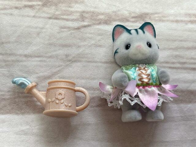 お花畑がテーマの小物は木のジョウロ♪