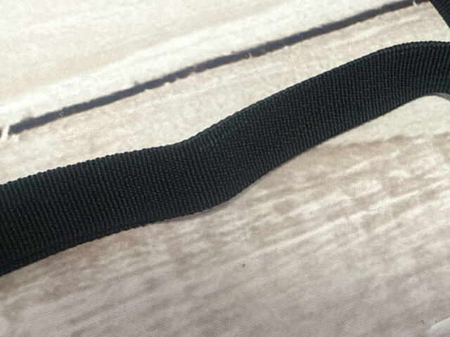 ショルダーストラップはアジャスターで長さ調整が可能