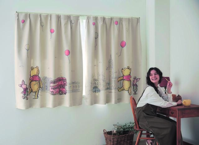 一枚絵のような遮光・遮熱カーテン 「くまのプーさん」｜￥9,590～13,400 （税込）