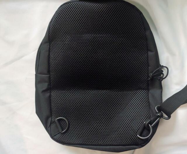 メッシュ素材を採用