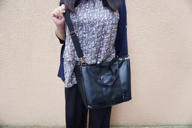 ショルダーバッグにもなる