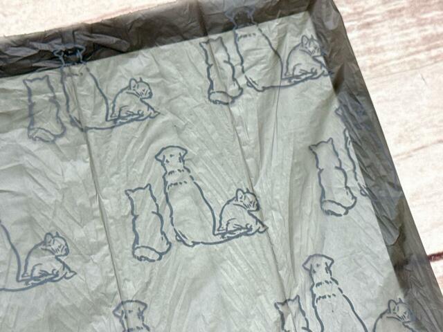 【カルディ いぬの日おさんぽバッグ/エチケット袋付きマナーポーチ】エチケット袋はワンちゃんの総柄でかわいい♪