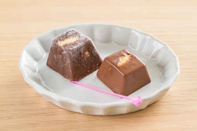 【寒天の意外な裏ワザ】スイーツづくりの材料としてのイメージが強い寒天。これは、電子レンジで作れる「ひとくちチョコバナナアイス&プリン」。おいしそう！