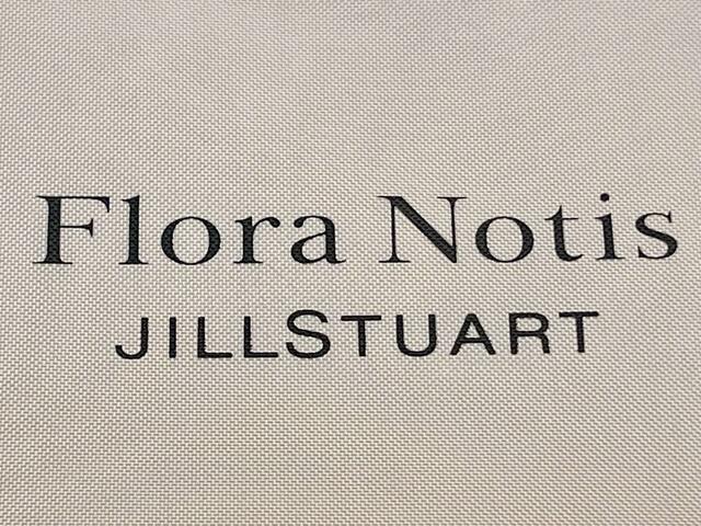 フロントセンターのブラックにブランドロゴがアクセントに♪