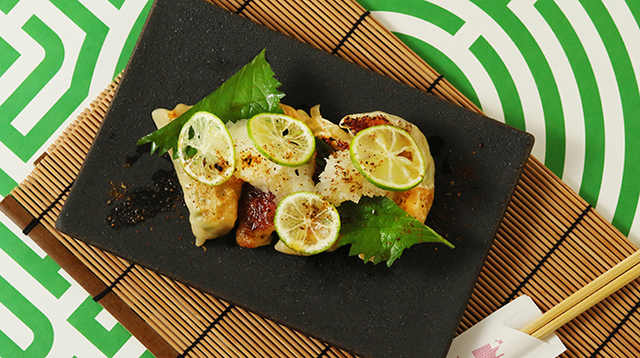 レモンじゃなくスダチおろしの黒豚餃子 