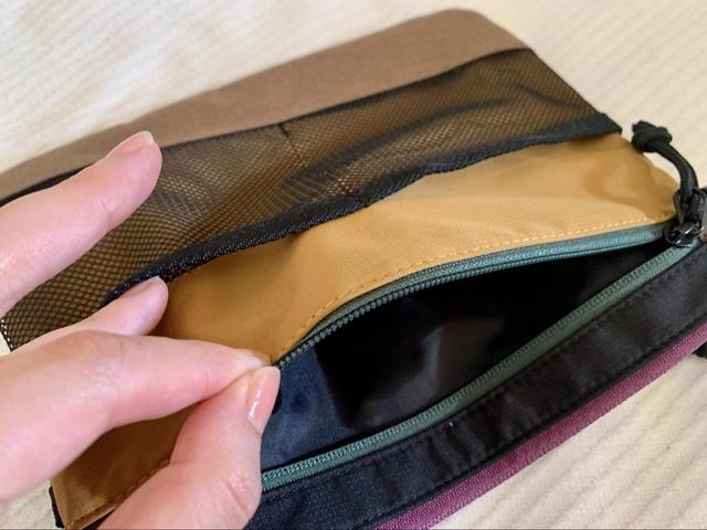 【ワークマン ジョイントサコッシュ】２つのポケット