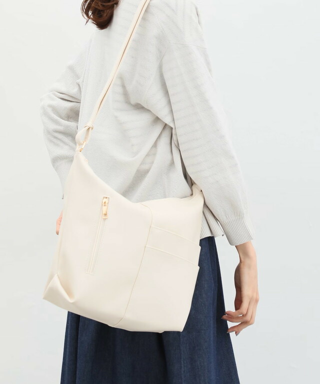 「切替ポケットショルダー」2,980円（税込）