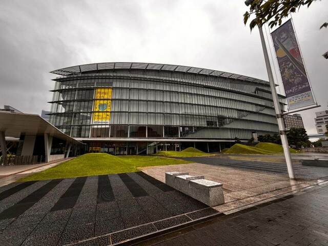 国際クルーズターミナル駅から徒歩徒歩約5分、またはテレコムセンター駅から徒歩約4分で到着！