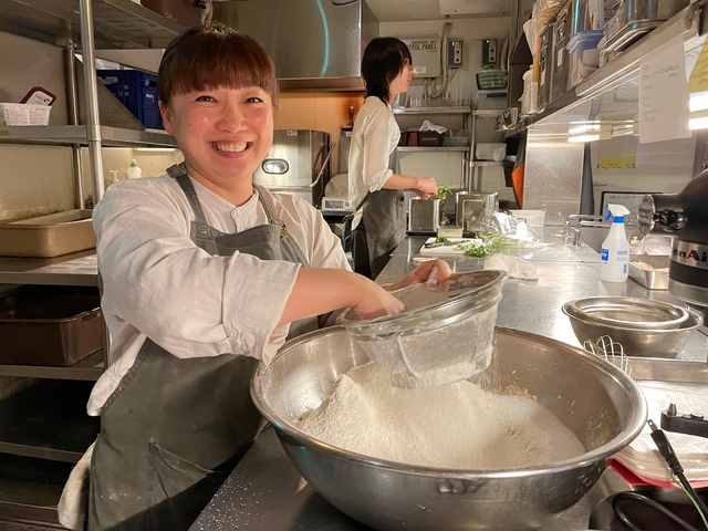 【モアザン タパス ラウンジ】スイーツは、パティシエの笹川孝子さんの担当