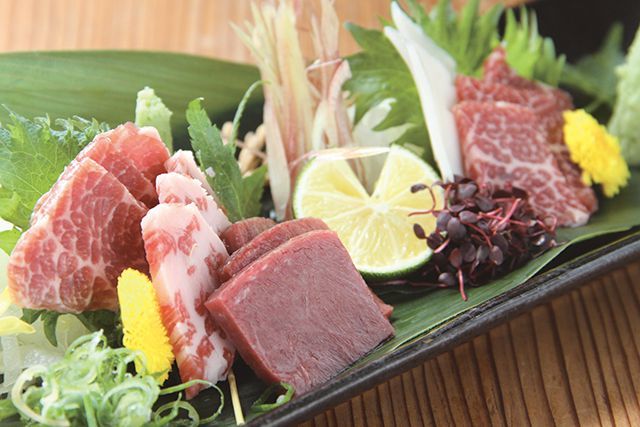 関西「馬肉」の名店／馬焼肉専門店 桜とmomiji 本店（河原町）　馬刺し盛合せ（五種盛り） 1458円