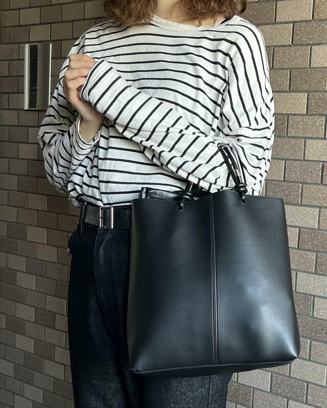 【coca トートバッグ レディース 2way】持ち手も28cmと長めのなので腕を通すこともできます