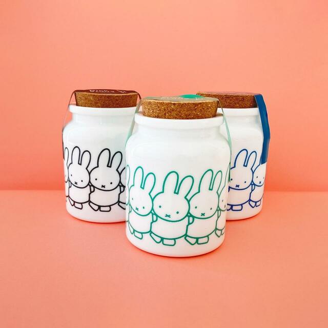 キャラメルポップコーンが詰まったガラス瓶（グリーン） 1個 1,980円【ディック・ブルーナ テーブルPOP-UP SHOP in 阪急大阪梅田駅】