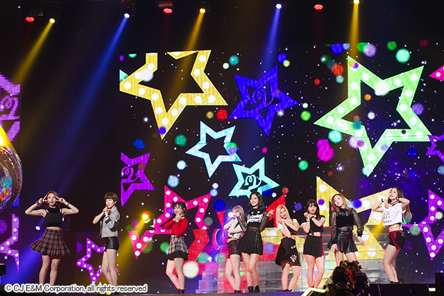 TWICE 『KCON 2016 Japan』4月10日@幕張メッセ国際展示ホール7,8ホール