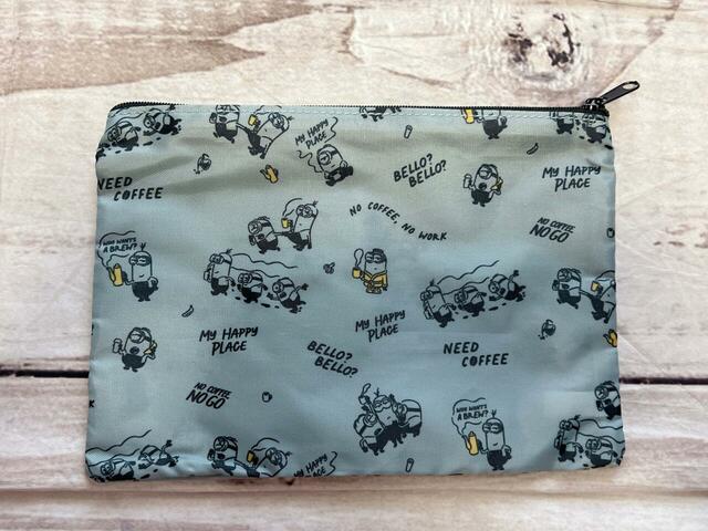 バックも総柄仕様です