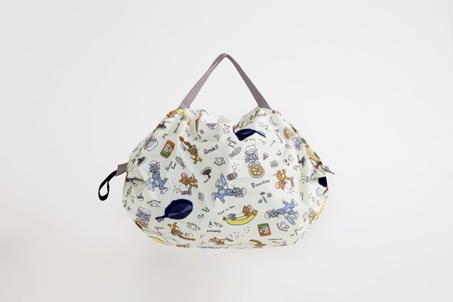 【Shupatto コンパクトバッグ トムとジェリー】約7.5リットルのSサイズ。価格は2,200円