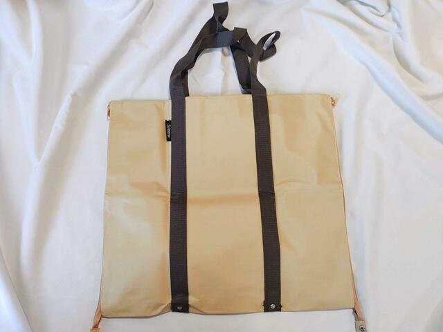 裏面はシンプルな無地