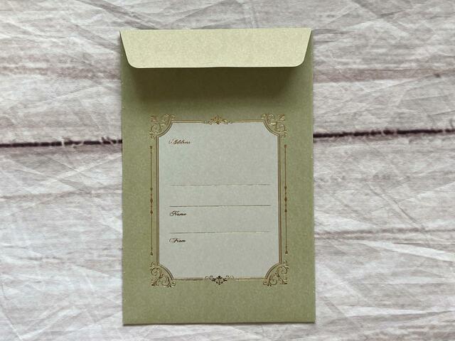 裏面の住所欄も額縁風のデザイン