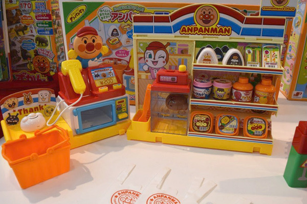 【知育・幼児玩具部門】1位 おべんとうあためますか? いっぱいおかいもの!アンパンマンコンビニ／セガトイズ　＜続いて、雑貨・その他部門＞